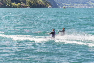 开云体育首页-“快艇冲浪：东三叉湖赛场极速角逐，掀起水上运动的新浪潮”